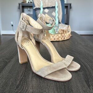 VINCE CAMUTO Bevvyn Nude Ankle Strap Sandals 7.5